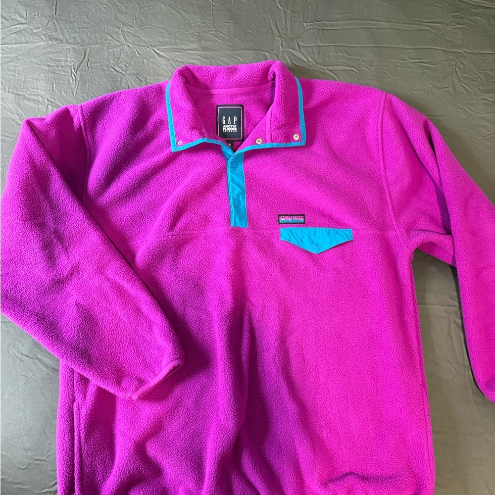 GAP Vintage-Inspired Fleece Pullover in Bright Magenta with Teal Trim
